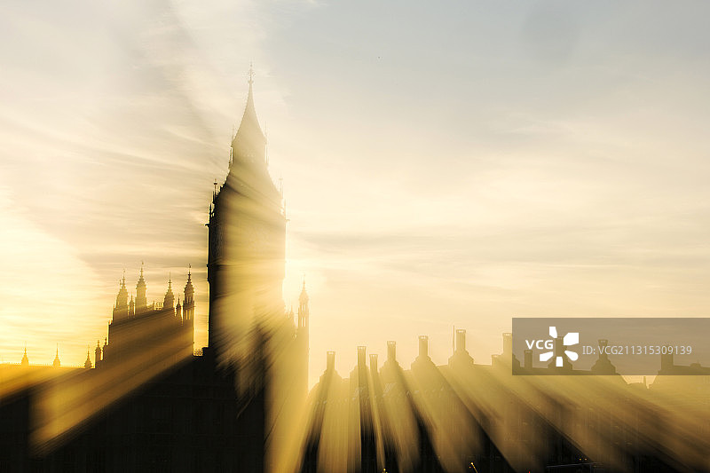 日落时分，英国伦敦的国会大厦和大本钟。图片素材