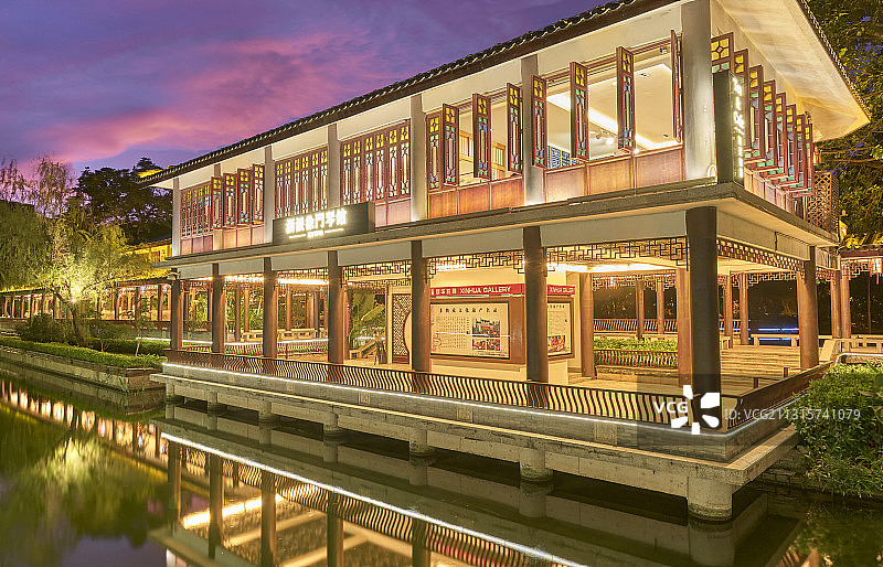 中国广州荔湾湖公园传统中式建筑图片素材