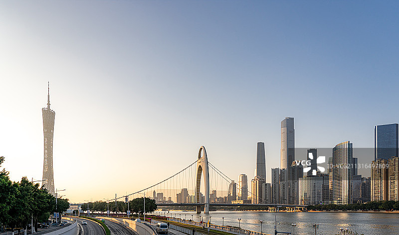 中国广州猎德大桥和珠江新城CBD建筑群天际线图片素材