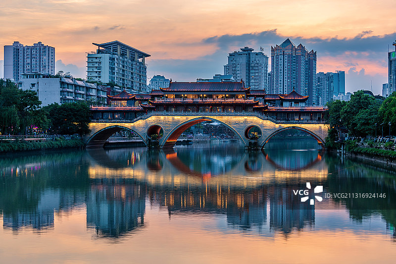 中国四川成都安顺廊桥日暮风光图片素材