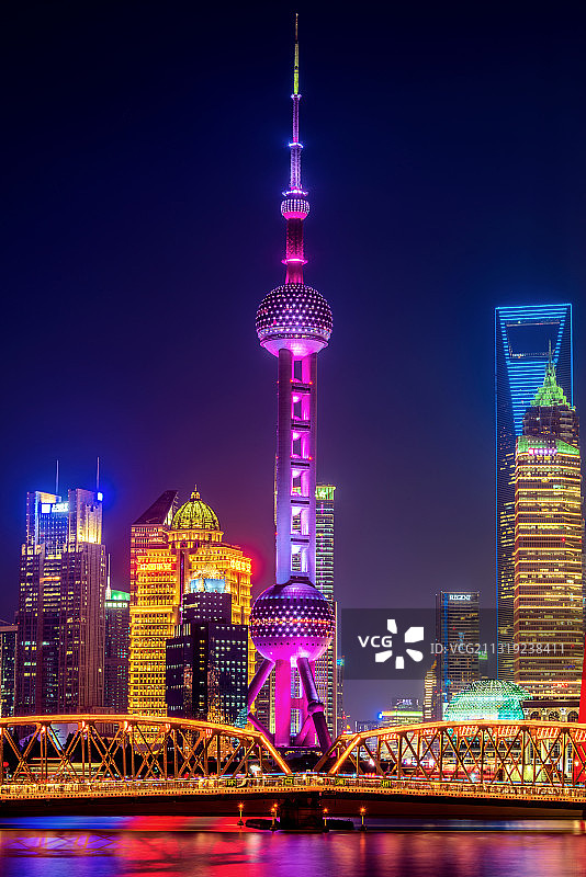 中国上海浦东建筑群夜景风光图片素材