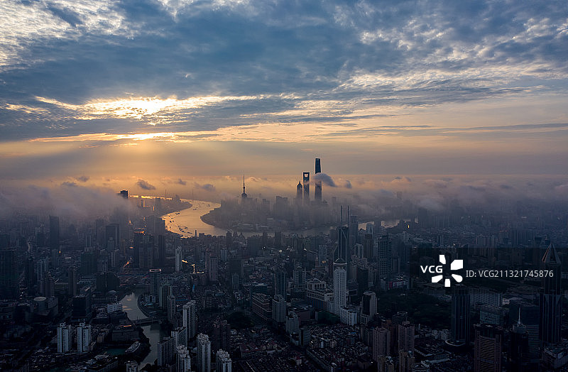 上海陆家嘴日出平流雾图片素材