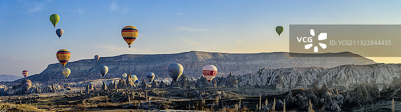土耳其卡帕多西亚的热气球全景风光图片素材