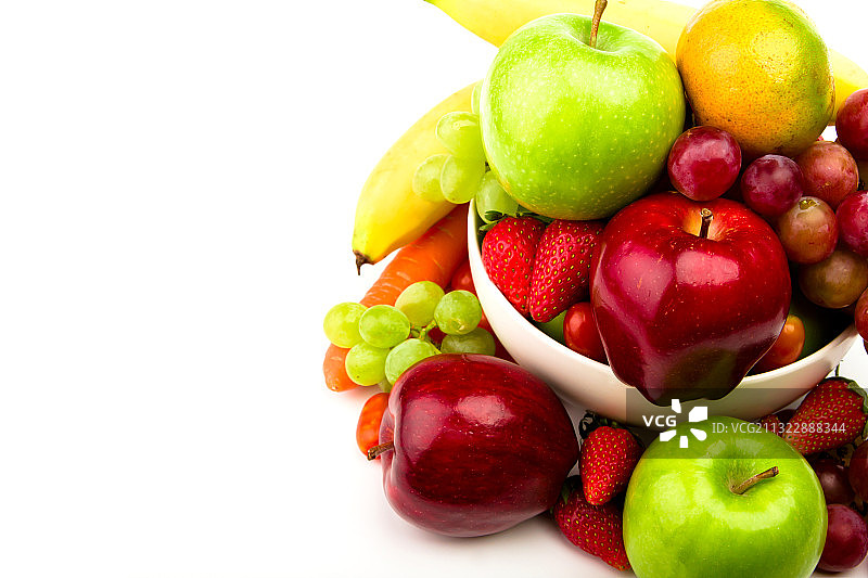 白色背景下的水果和蔬菜的特写图片素材