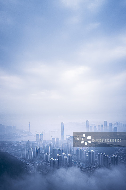 广东珠海 横琴金融岛与澳门城市天际线云海图片素材
