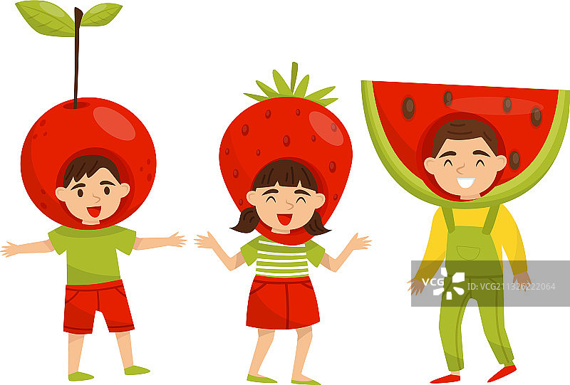 微笑的小男孩和女孩穿着水果服装图片素材