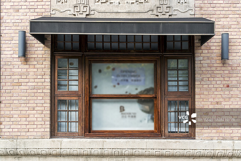 上海外滩欧式建筑窗户图片素材