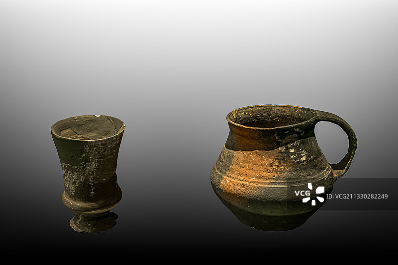 中国古人使用的茶具，灰陶壶、灰陶杯图片素材
