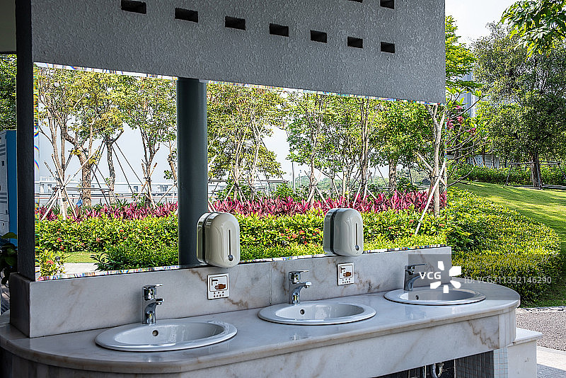 广东省深圳湾运动公园的洗手间图片素材