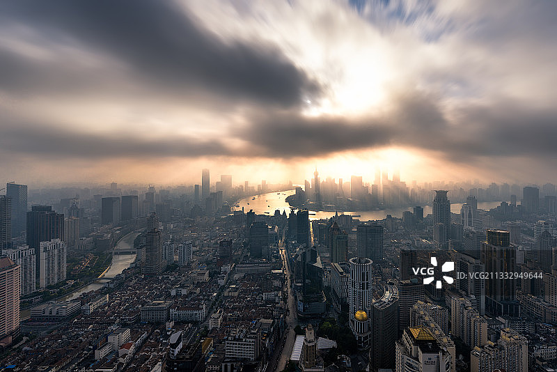 上海高楼日出陆家嘴丁达尔光城市全景风光图片素材