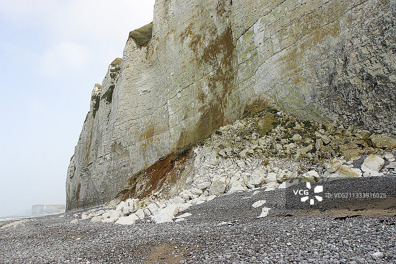 法国滨海维耶特的悬崖摇摇欲坠图片素材