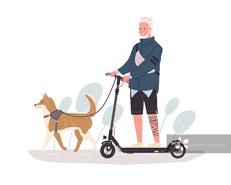 活跃的老年人遛狗和骑马图片素材