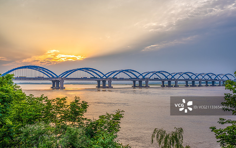 中国河南郑州黄河桥日落图片素材