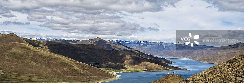 久负盛名的西藏三大圣湖之羊卓雍措，位于海拔4441米的山南市图片素材