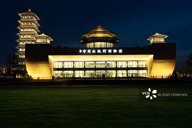 扬州中国大运河博物馆正面夜景图片素材