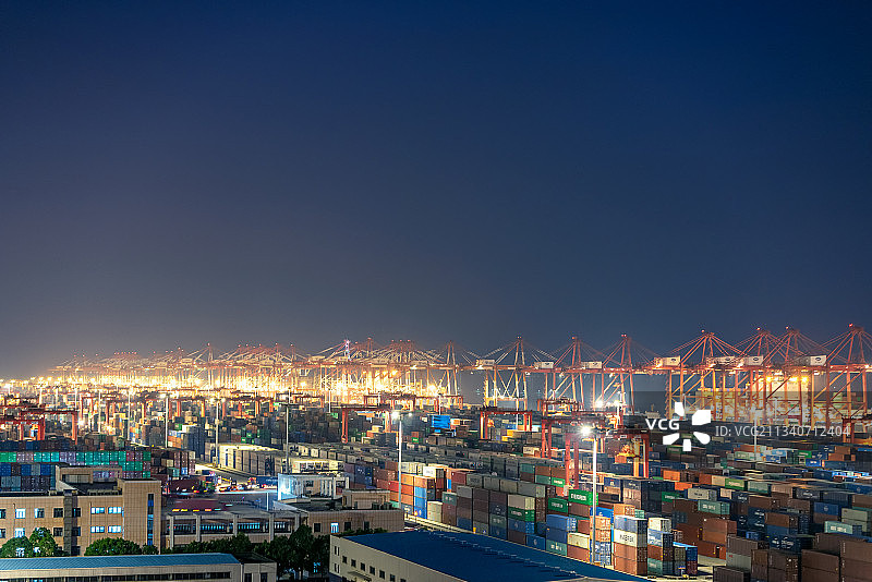 上海洋山港港口夜色风光图片素材