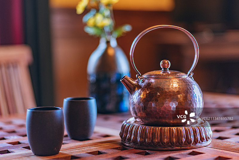 黄铜传统茶壶图片素材