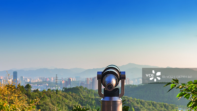 重庆山城城市建筑风光和望远镜图片素材