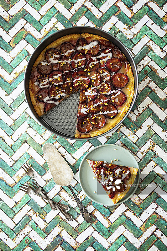 Damson, almond and marzipan tart(素食)图片素材