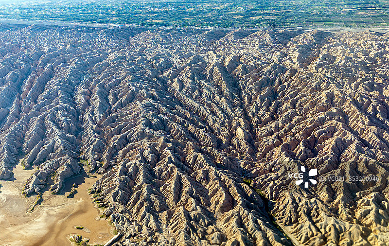 俯瞰南疆陆地沙漠戈壁绿洲图片素材