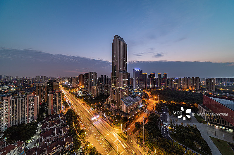 武汉市长江日报集团长江传媒大厦图片素材