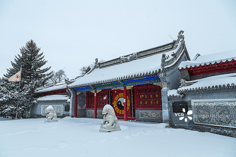 冬季黑龙江省齐齐哈尔市龙沙公园关帝庙图片素材