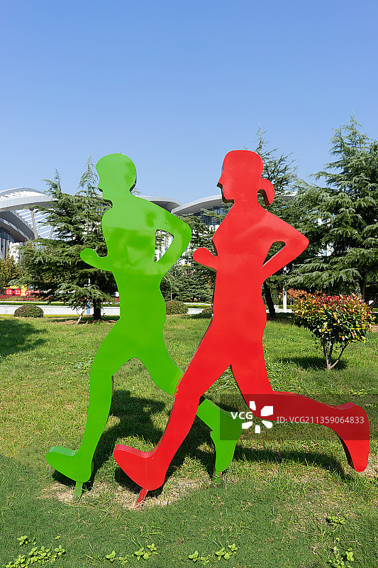 中国山东泰安运动健身公园里的标识立牌图片素材