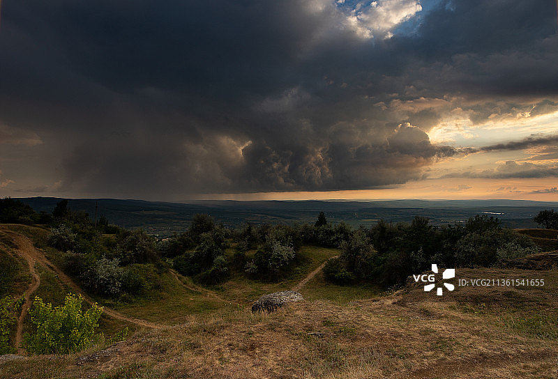 云彩，风景的景观对多云的天空，Bucium，罗马尼亚图片素材