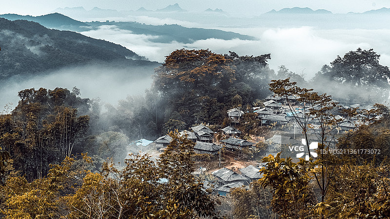 晨雾中的阿佤山图片素材