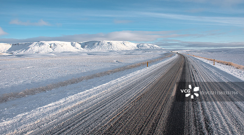 冰岛的风景，冬天天空衬托下的风景图片素材
