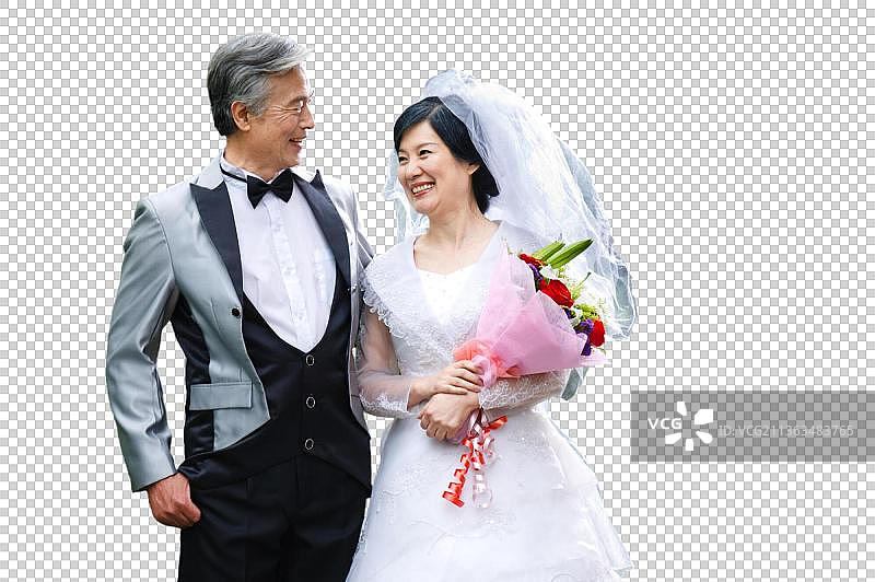 东方老年夫妇穿婚纱图片素材