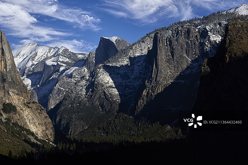 半圆顶，雪山与天空的全景，约塞米蒂国家公园，加利福尼亚，美国图片素材