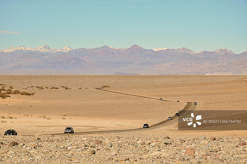 美国死亡谷国家公园，天空映衬下的沙漠美景图片素材