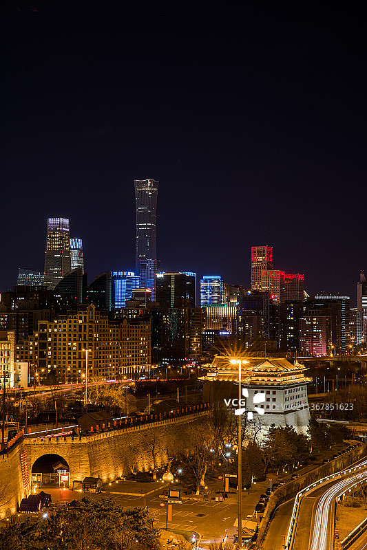 北京夜晚东便门与CBD建筑群图片素材