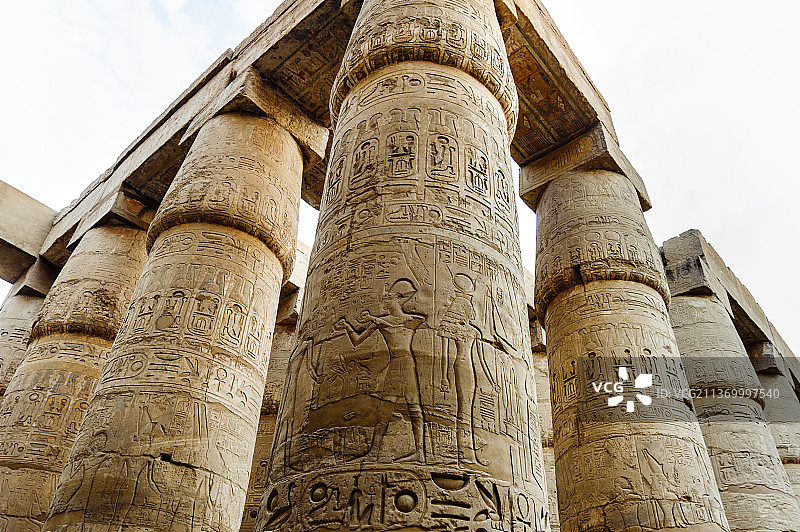 非洲埃及卢克索卡纳克神庙的石柱群图片素材