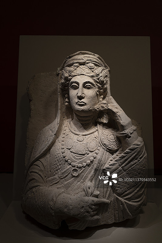 苏美尔妇女墓碑雕像（公元200年，叙利亚大马士革国博局藏）图片素材