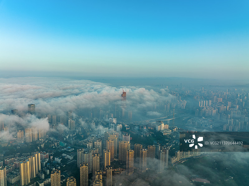 都市清晨平流雾风光图片素材