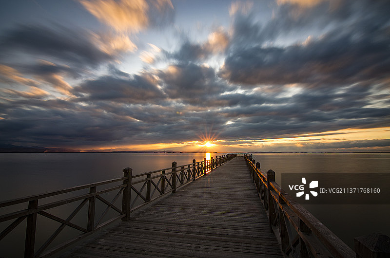 土耳其萨姆孙，日落时海天相映的风景图片素材