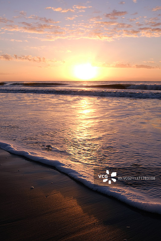 海滩日出，日落时海天相映的风景，北默特尔海滩，南卡罗来纳州，美国，美国图片素材
