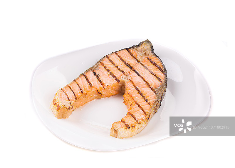 美丽的烤鲑鱼牛排，直接上方拍摄的食物在盘子上的白色背景，摩尔多瓦图片素材