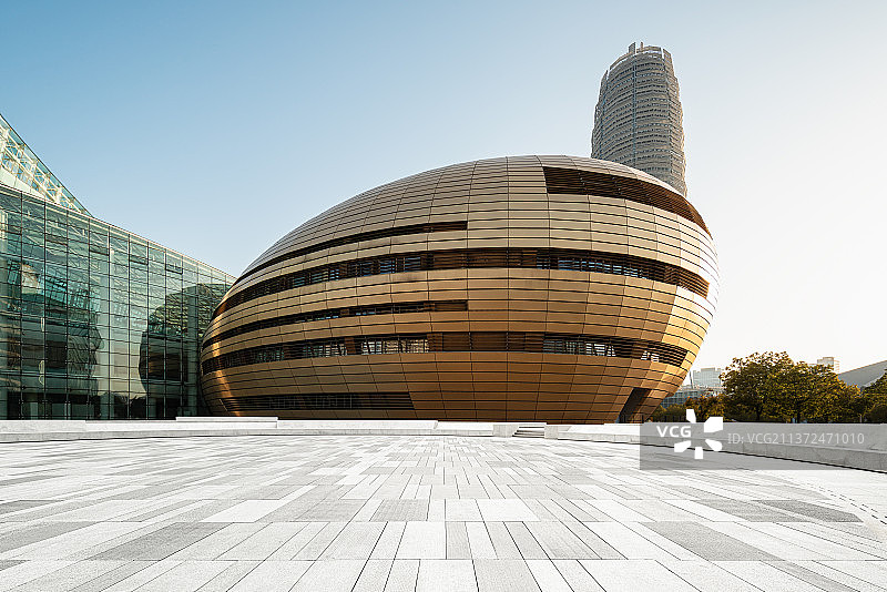 郑州城市现代建筑与广场平台砖地地面图片素材