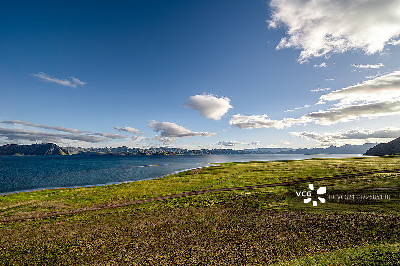 青海省果洛藏族自治州冬给措纳湖风光图片素材
