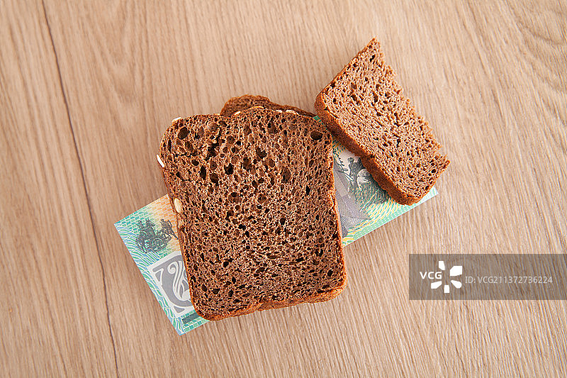澳元钞票和面包片图片素材