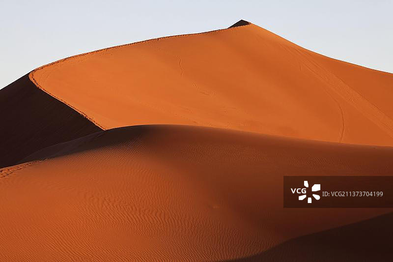 撒哈拉沙漠，摩洛哥，非洲，Erg Chegaga，夕阳下的沙丘图片素材