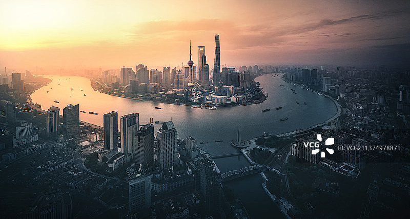 中国上海清晨的陆家嘴图片素材