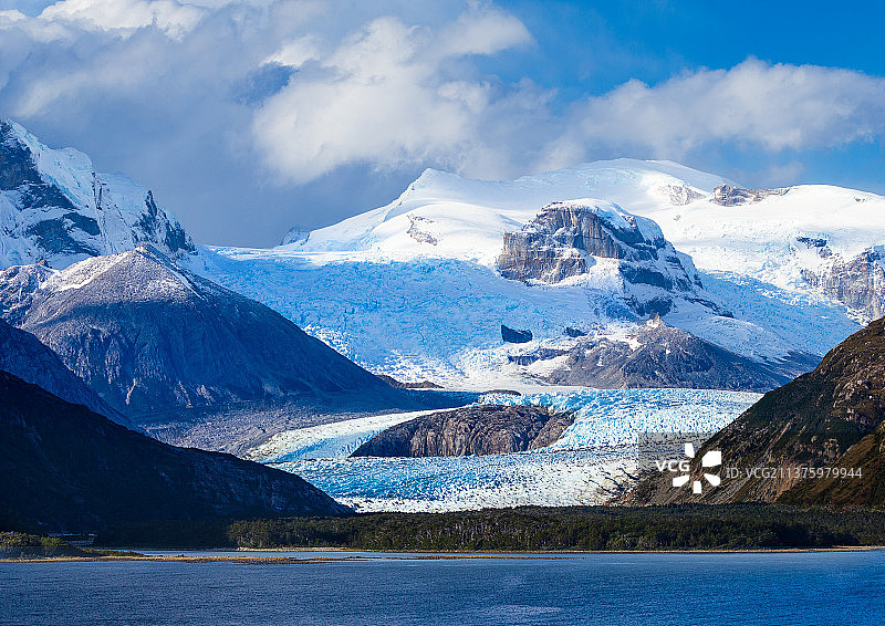南美智利和阿根廷边境的冰川湾图片素材