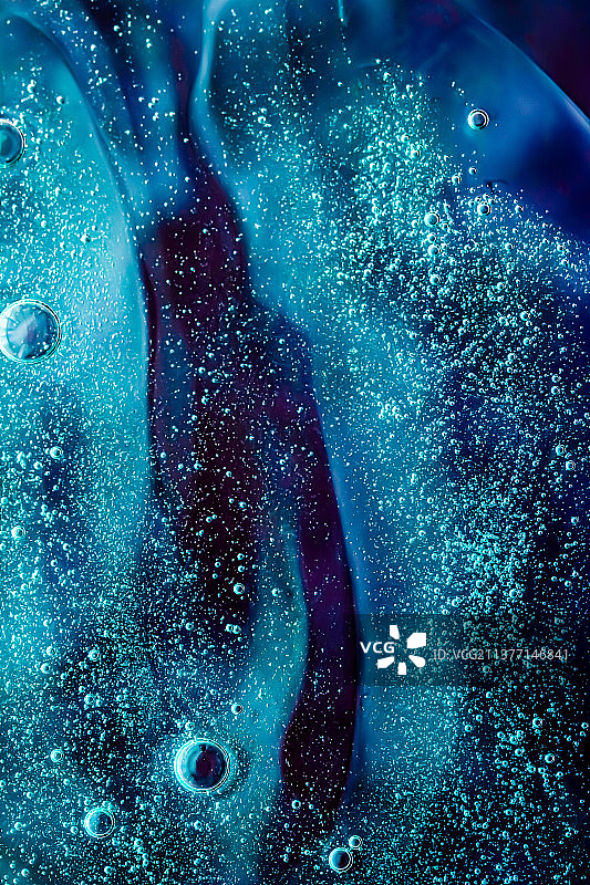 抽象的海蓝宝石液体背景，油漆飞溅，漩涡图案图片素材