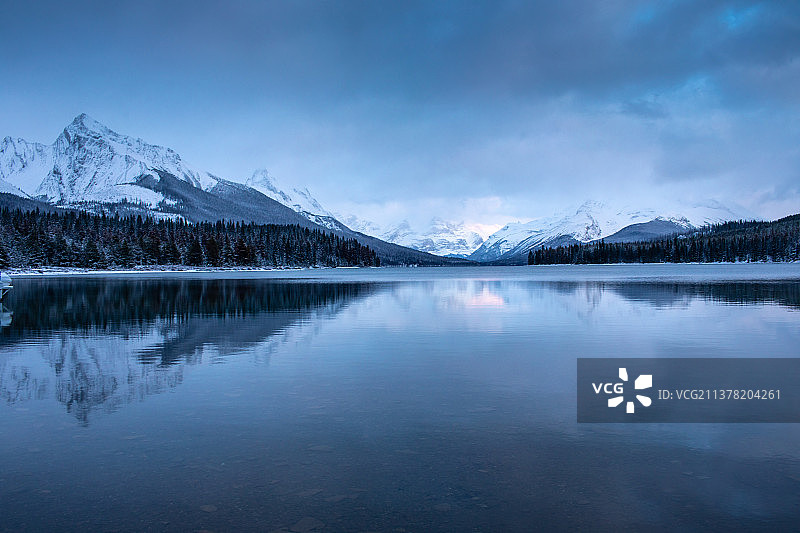 玛琳湖雪景图片素材
