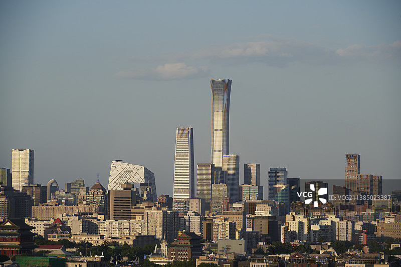 中国，天空映衬下的城市建筑图片素材