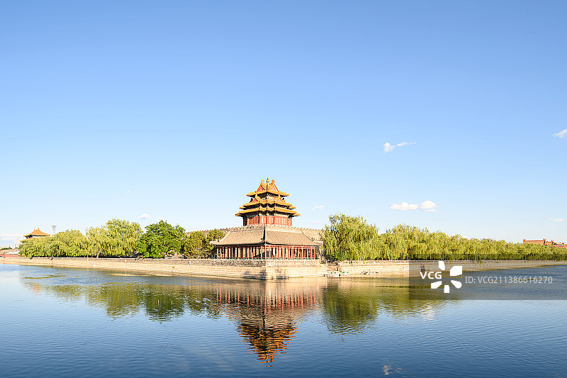 蓝天白云下的北京故宫博物院角楼图片素材